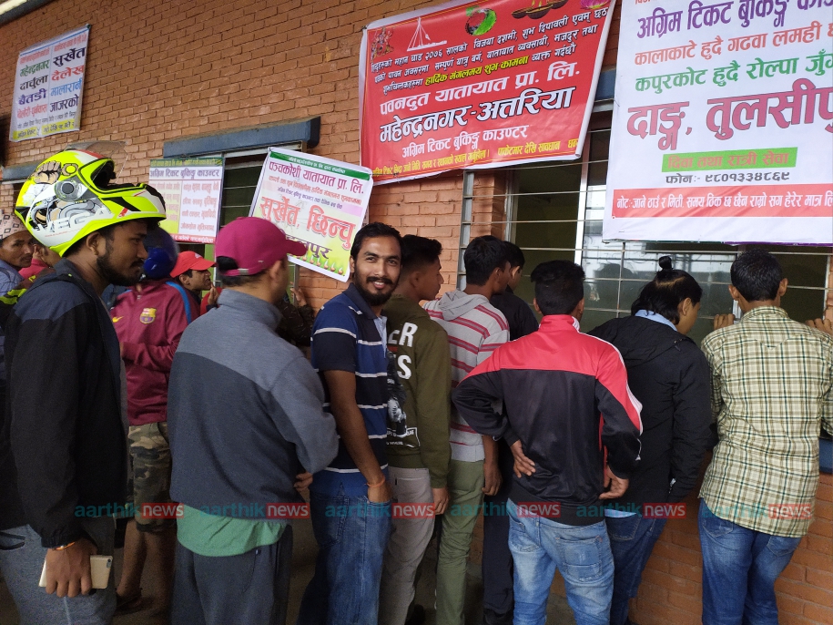 काठमाडौं उपत्यका छाडेर घर जाने यात्रु घटे